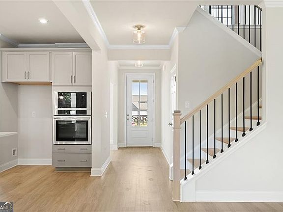 3rd image of 612 Grand Wehunt Dr
