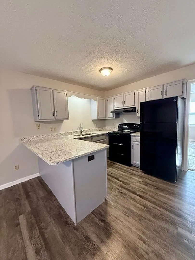 200 Amy Ave. — Photo 1