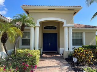 479 Saddlebrook Ln, Naples, FL 34110