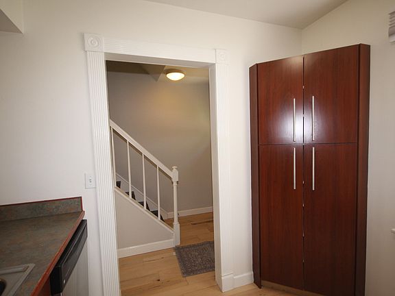 4th image of 705 Garland Cir APT A