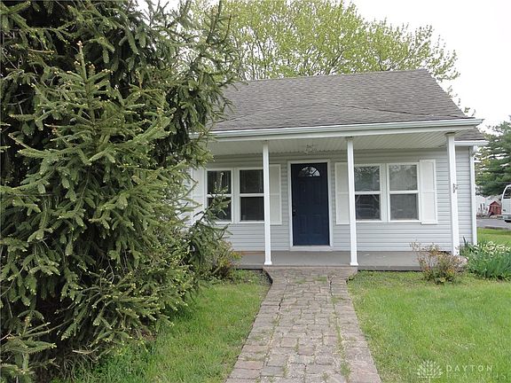 4th image of 2728 Gladstone St