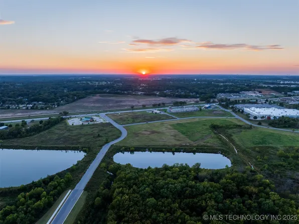 7 S 271st East Ave, Coweta, OK 74429