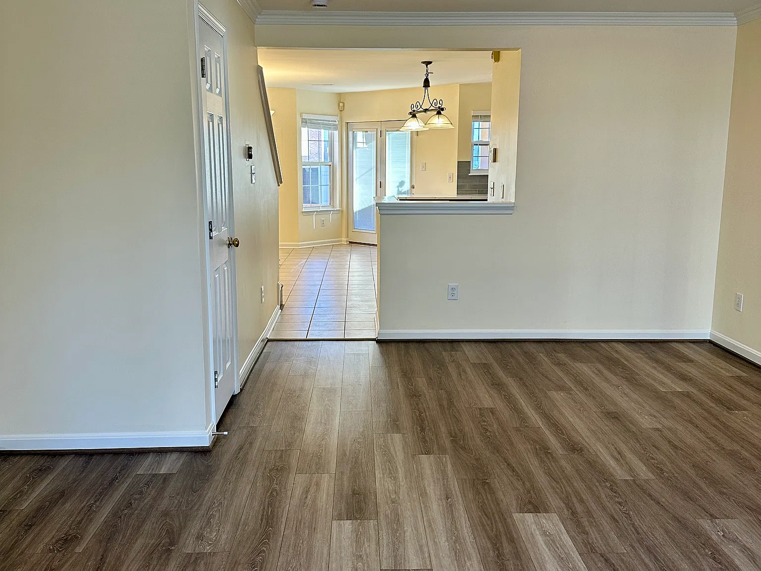 3 bed, 1189 sqft, $2,700 — Photo 2