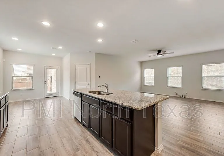 1713 Wayne Ln — Photo 10