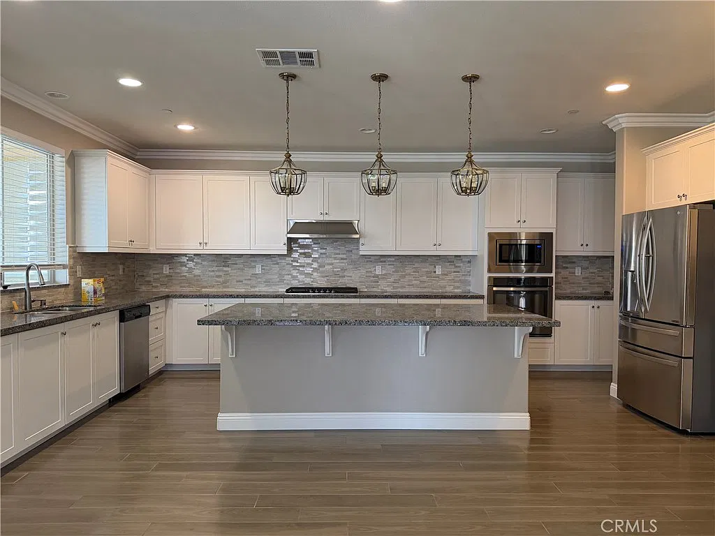 5 bed, 3.5 bath, 3426 sqft, $4,200 — Photo 4