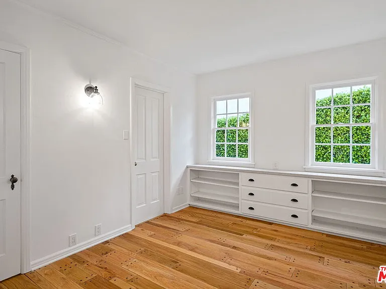 10527 Le Conte Ave — Photo 21