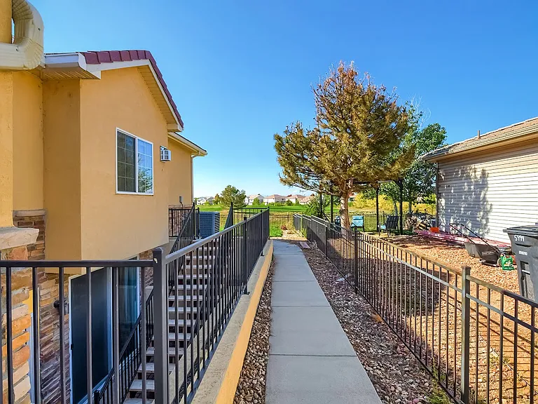 5489 Netherland St — Photo 28