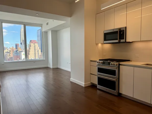 515 West 36th Street image 1 of 22