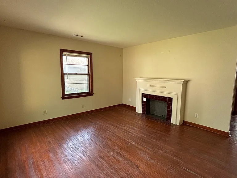 4718 Arbor St — Photo 2