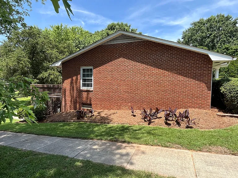 370 Farmbrooke Ln — Photo 6