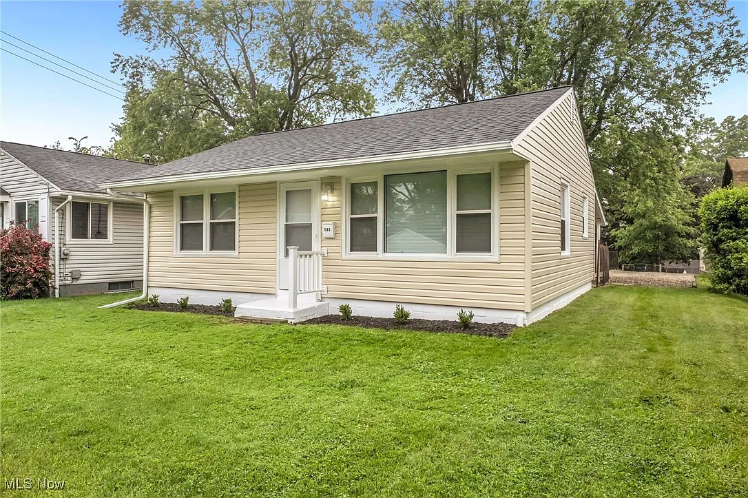 180 Glenn St photo 1
