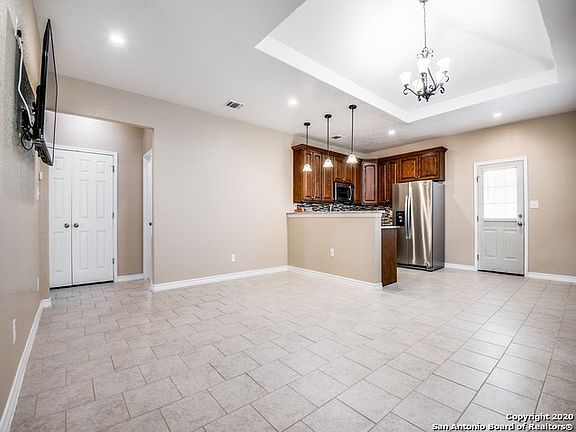 5th image of 1613 Burnet St