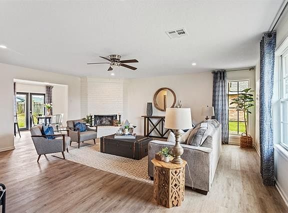 4th image of 2618 Mary Ann Dr