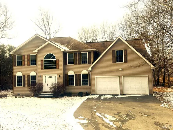 1032 Clover Rd, Long Pond, PA 18334