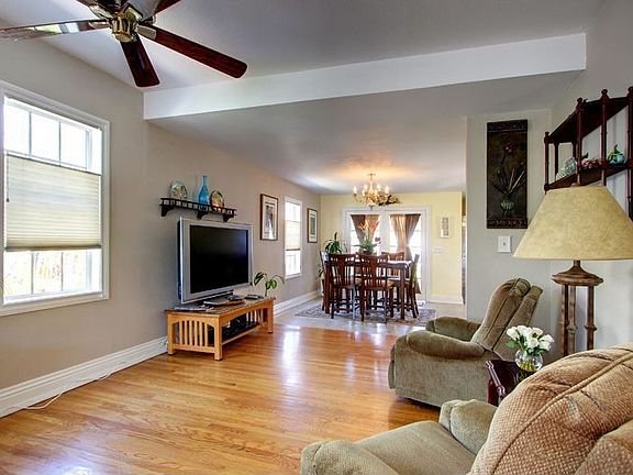 4th image of 4058 Wade St