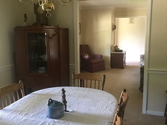 4th image of 321 Weil Ln