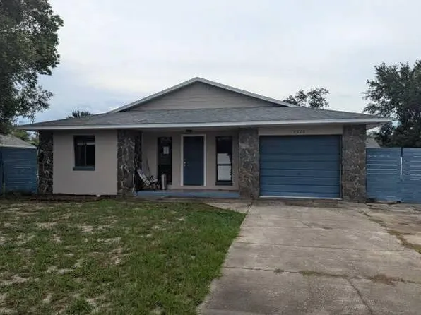 5223 Fredrick Rd, Fruitland Park, FL 34731