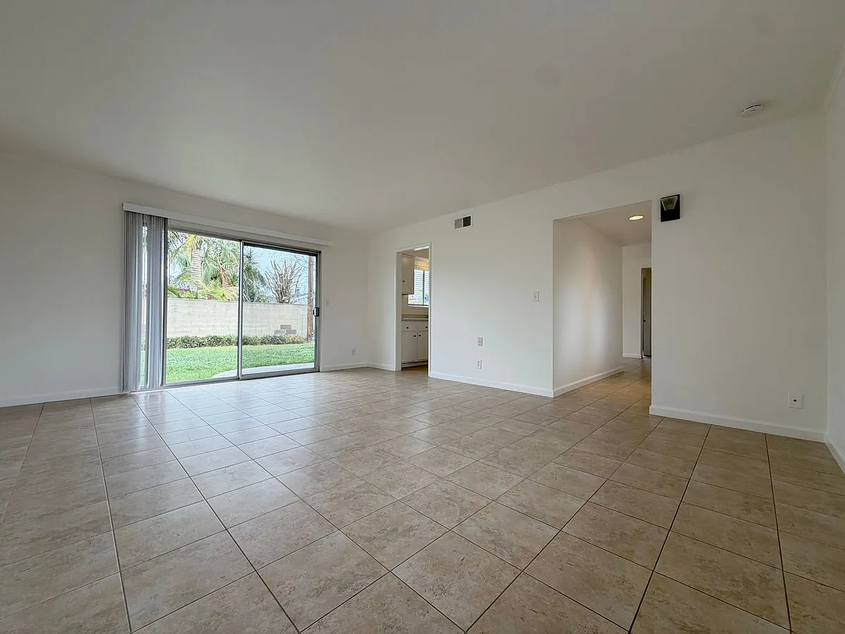 Building Photo - 6621 Lennox Dr