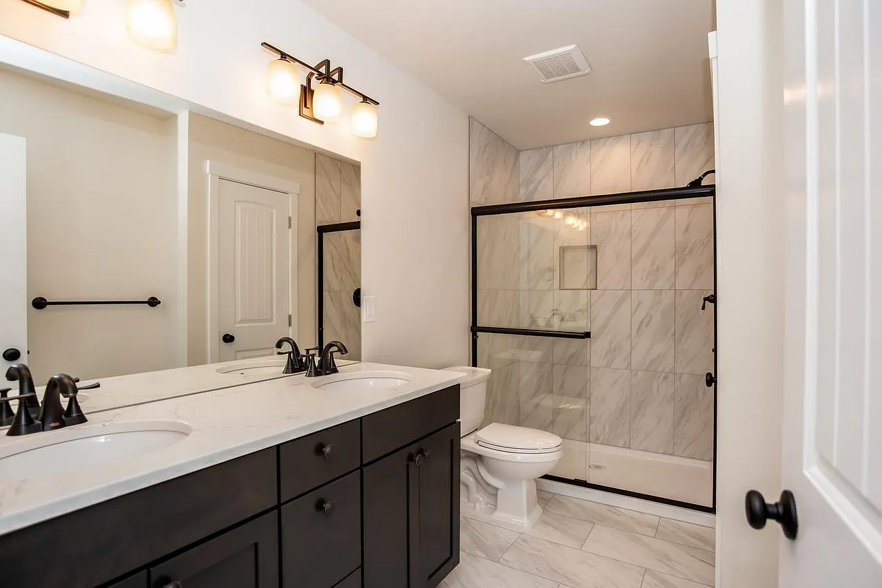 3 bed, 2.5 bath, 1715 sqft, $2,595 — Photo 3