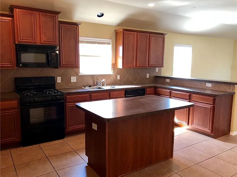 1104 Kaufman Rd — Photo 7