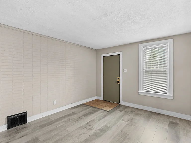 315 Averill Ave — Photo 3