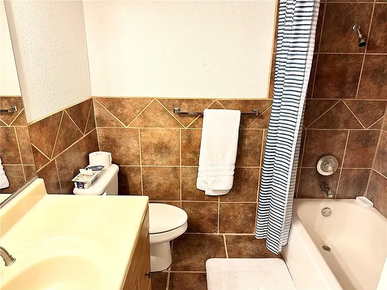 4141 Whiteley Dr #202 — Photo 14