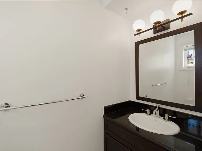 1530 Parmer Ave — Photo 20