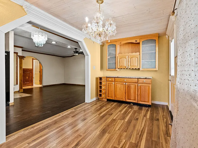 2407 Hidden Valley Dr — Photo 9