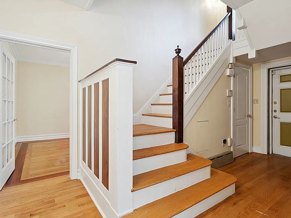 3rd image of 2743 Arlington Ave