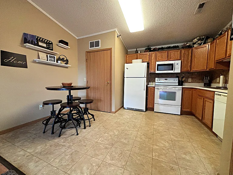 7430 S Louise Ave #301 — Photo 11
