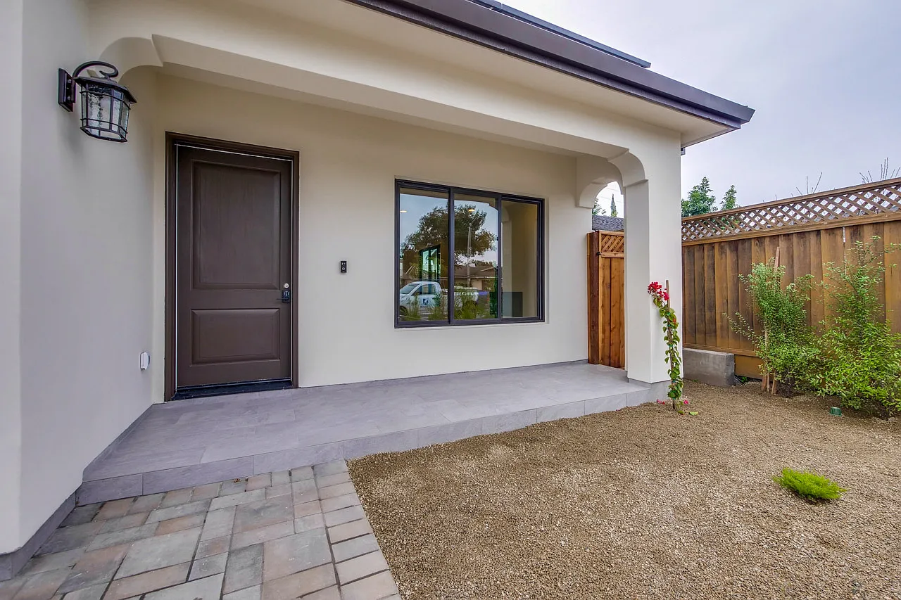 4 bed, 2400 sqft, $7,350 — Photo 2