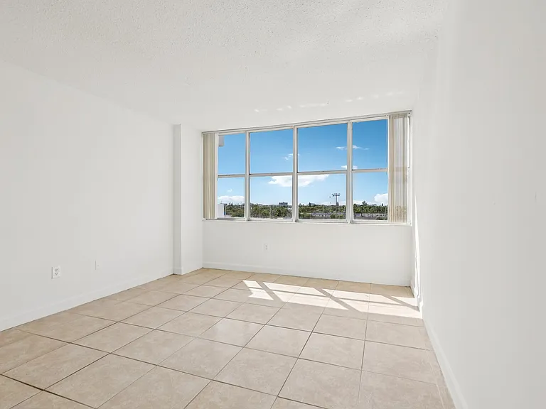 1 Bed 1.5 Bath Unit