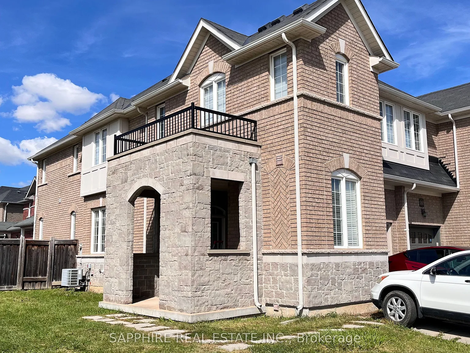4 bed, $3,800 — Photo 1