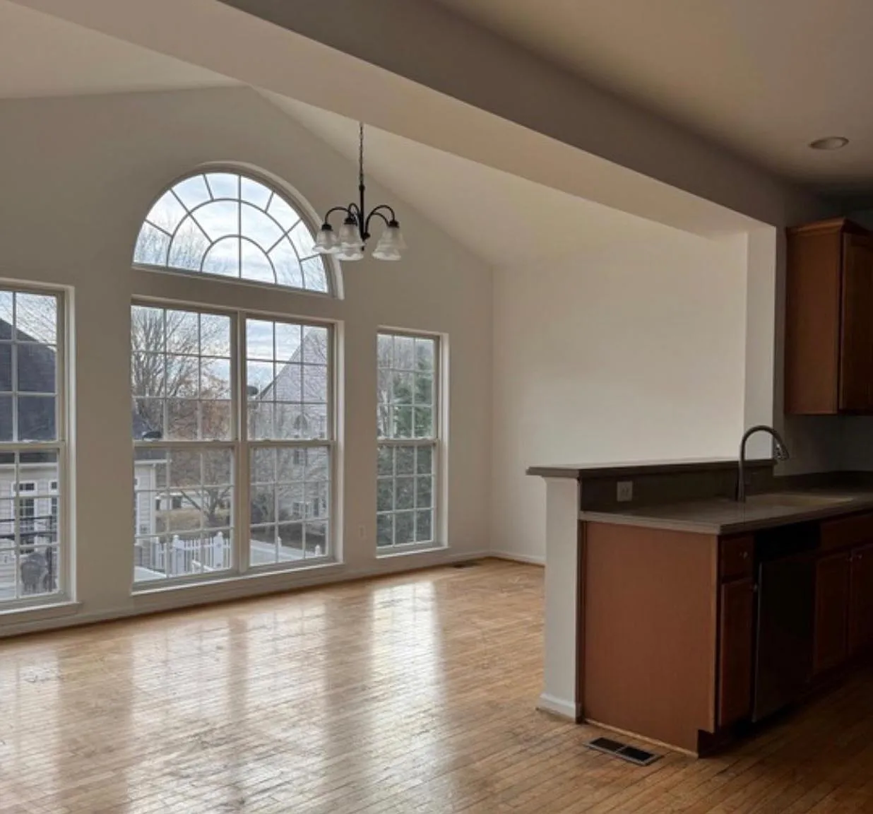 4 bed, 2.5 bath, 2722 sqft, $2,850 — Photo 3