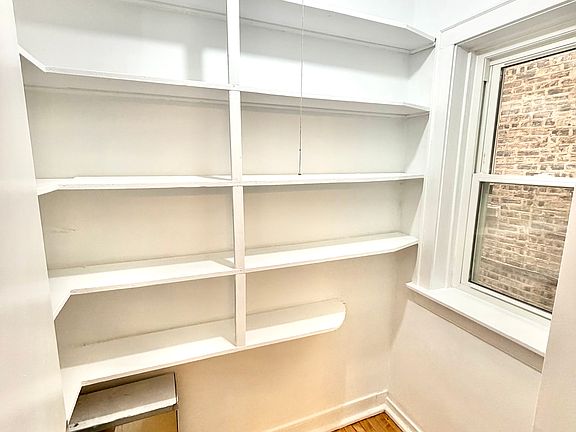3rd image of 940 N Oakley Blvd APT 1