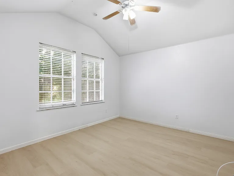 417 Niagara Falls Dr — Photo 32