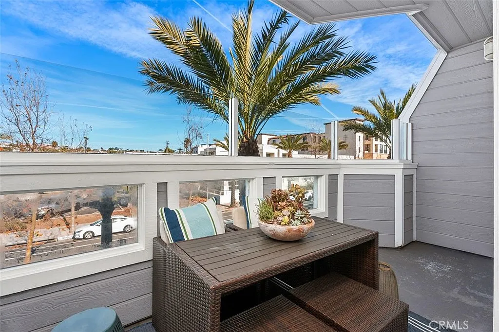 2 bed, 2.5 bath, 1358 sqft, $6,250 — Photo 1