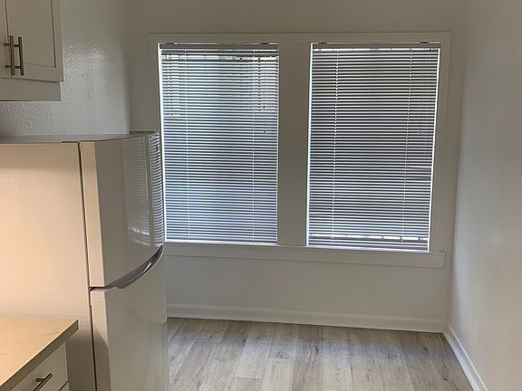 3rd image of 4210 W Adams Blvd APT 107