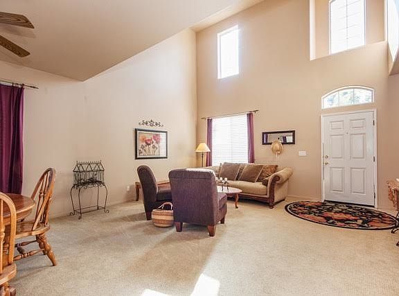 5th image of 2644 E Hillview Ave