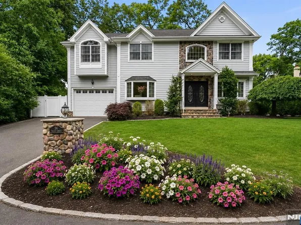 58 Mackay Ave, Waldwick, NJ 07463