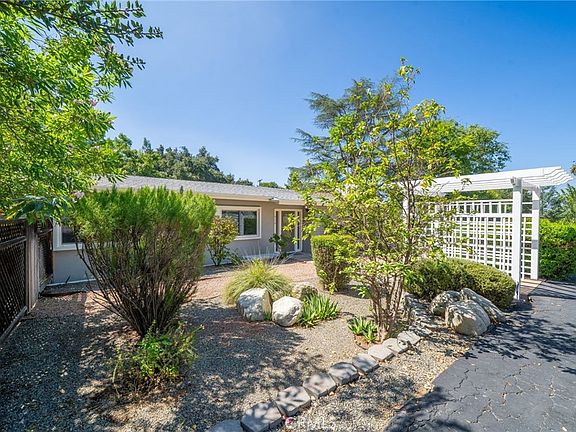 2nd image of 516 Marilyn Ln
