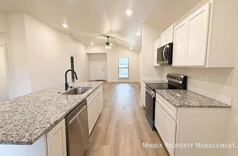 2161 Langford Ave — Photo 5