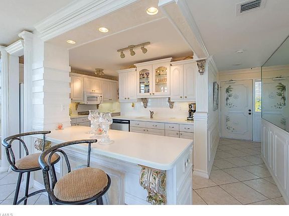 4th image of 320 Seaview Ct APT 403