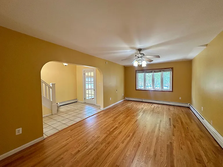 321 Hemlock St — Photo 2