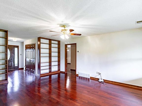 4th image of 4000 Johnson Dr