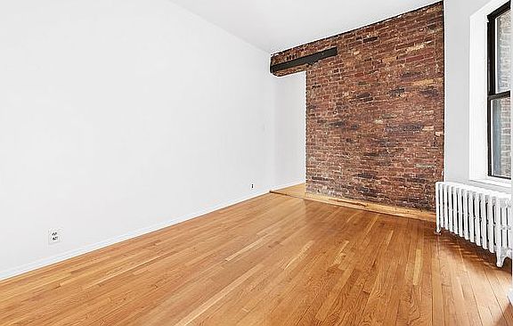 4th image of 122 Saint Marks Pl APT 17