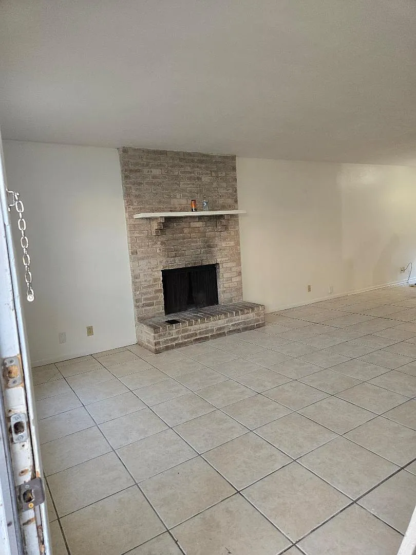 Unit Photo - 127 Regency Ave #D
