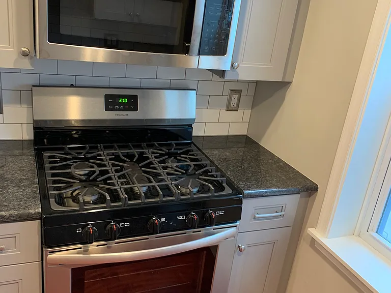 638 Catharine St #3 — Photo 7