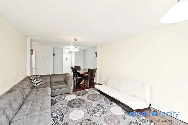 Sold by Moda Realty | media 4