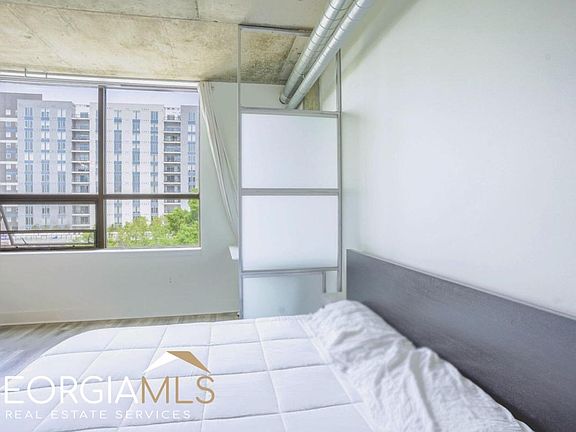 4th image of 115 W Peachtree Pl NW Unit 409